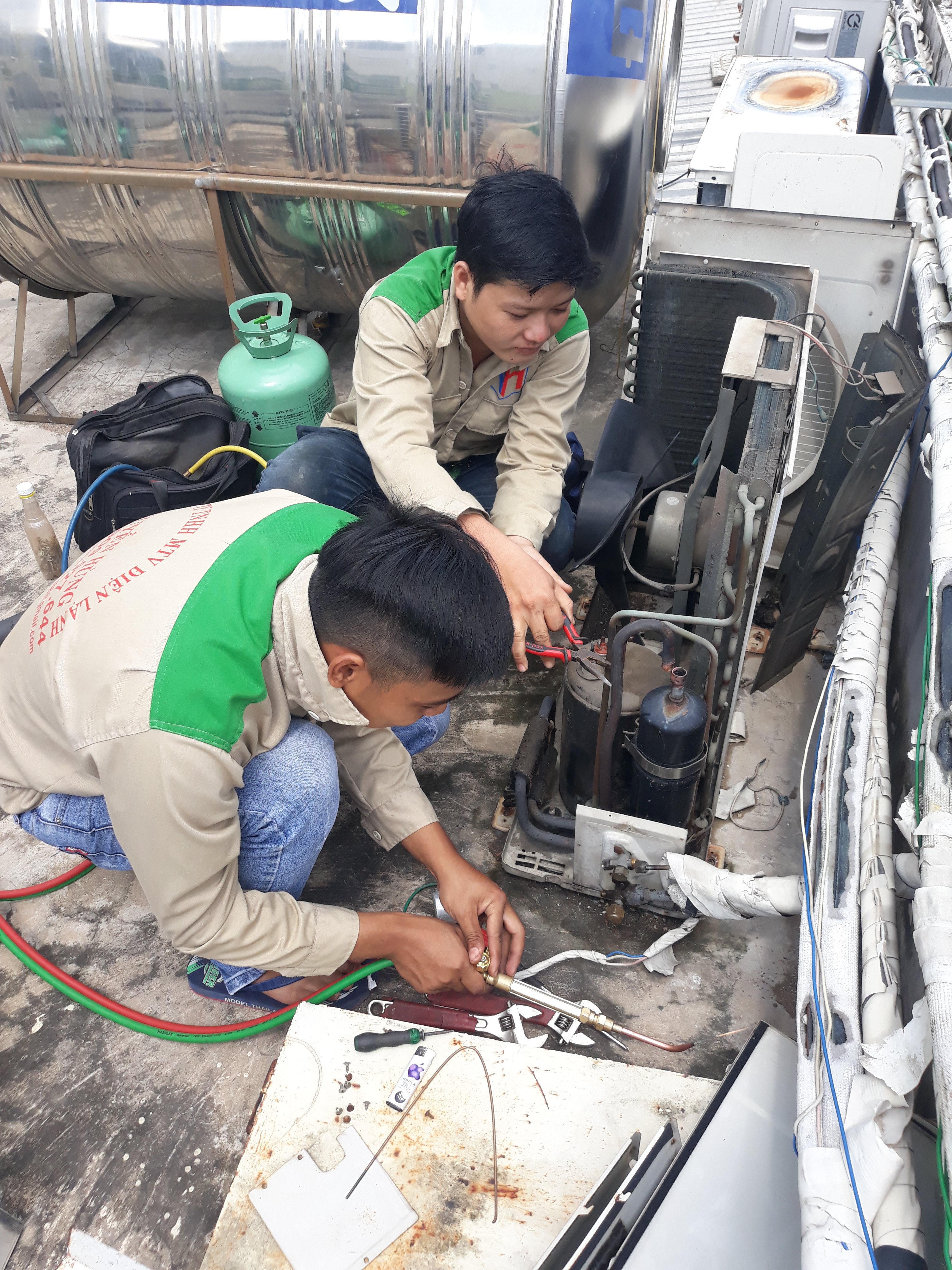 sửa máy lạnh quận tân bình 