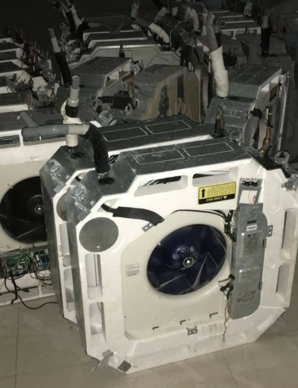 Máy lạnh âm trần Midea MCD-28CRN1 (3.0Hp) đã qua sử dụng năm 2023